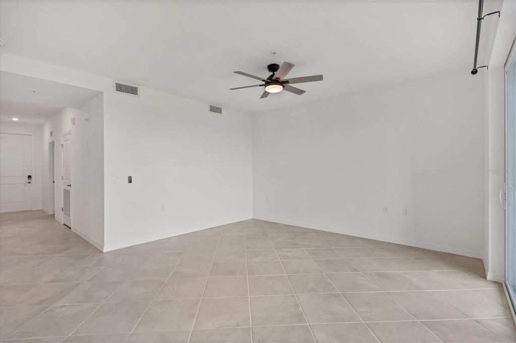 For Sale: $209,000 (2 beds, 2 baths, 1154 Square Feet)