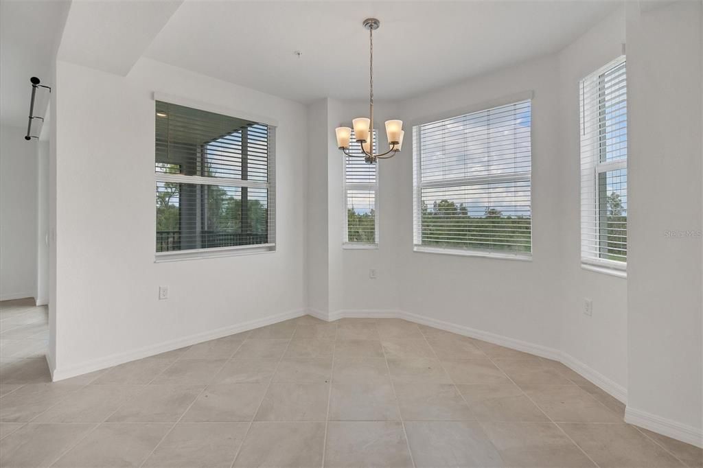 For Sale: $209,000 (2 beds, 2 baths, 1154 Square Feet)