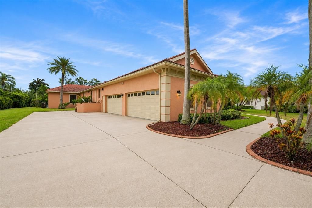For Sale: $1,184,000 (5 beds, 4 baths, 4207 Square Feet)