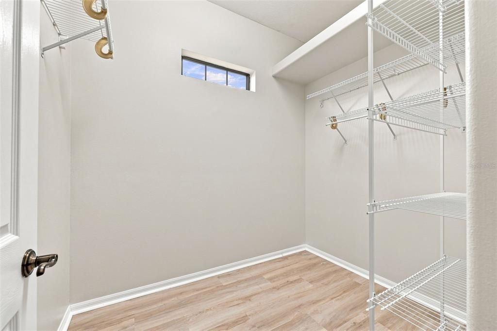 For Sale: $1,184,000 (5 beds, 4 baths, 4207 Square Feet)