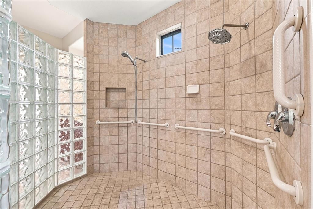 For Sale: $1,184,000 (5 beds, 4 baths, 4207 Square Feet)