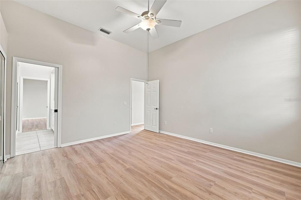 For Sale: $1,184,000 (5 beds, 4 baths, 4207 Square Feet)