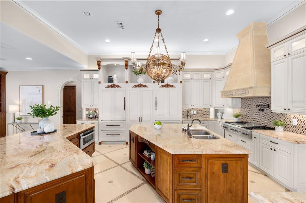 For Sale: $4,250,000 (7 beds, 11 baths, 8319 Square Feet)