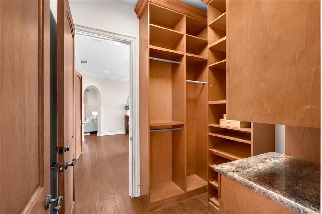 For Sale: $4,250,000 (7 beds, 11 baths, 8319 Square Feet)