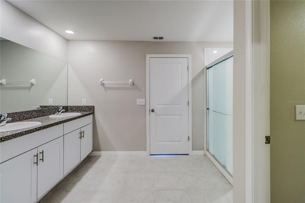 En Renta: $2,495 (4 camas, 2 baños, 1939 Pies cuadrados)