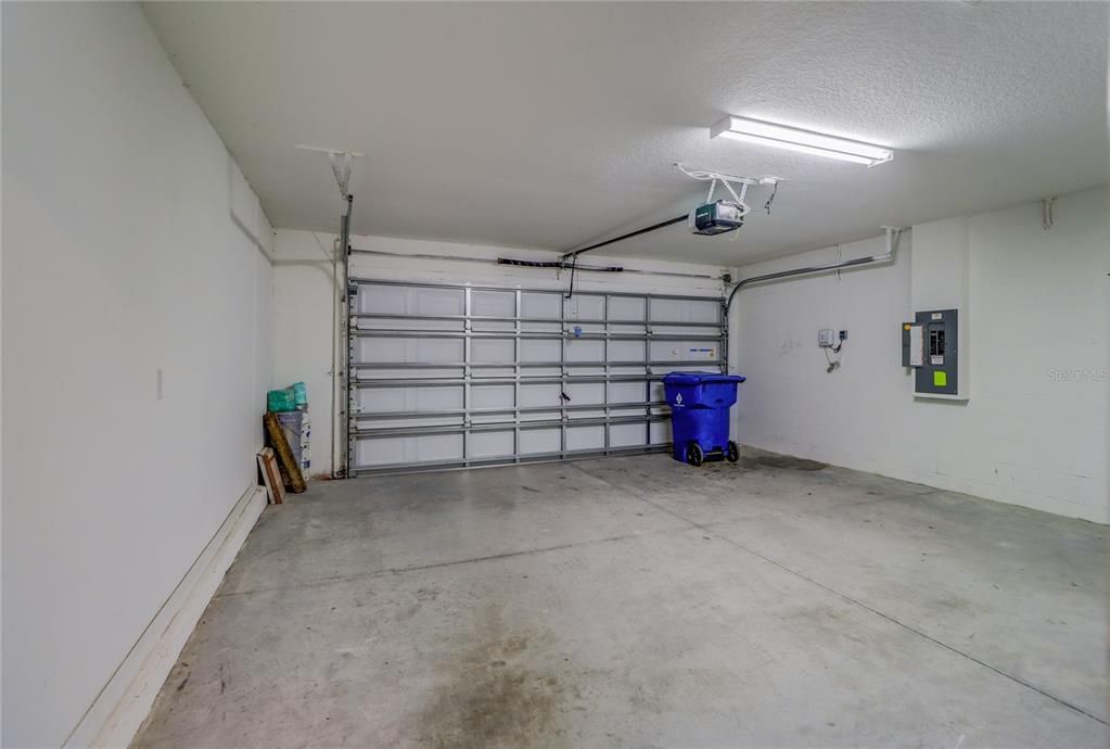 En Renta: $2,495 (4 camas, 2 baños, 1939 Pies cuadrados)