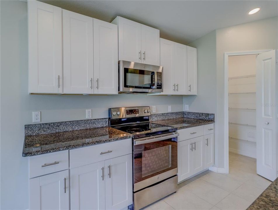 En Renta: $2,495 (4 camas, 2 baños, 1939 Pies cuadrados)