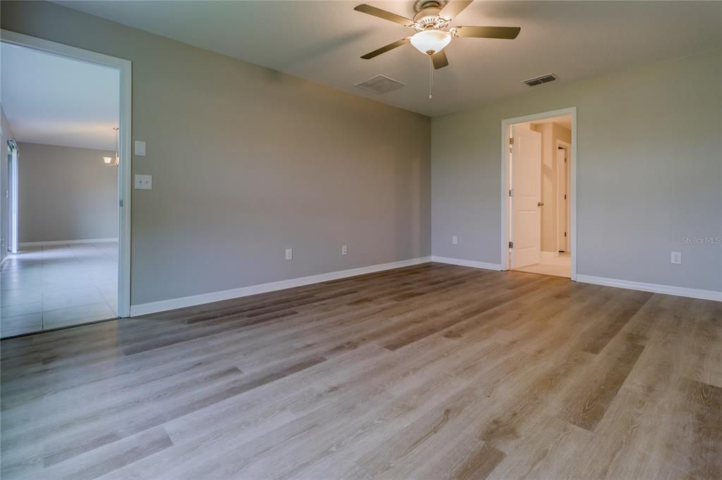 En Renta: $2,495 (4 camas, 2 baños, 1939 Pies cuadrados)