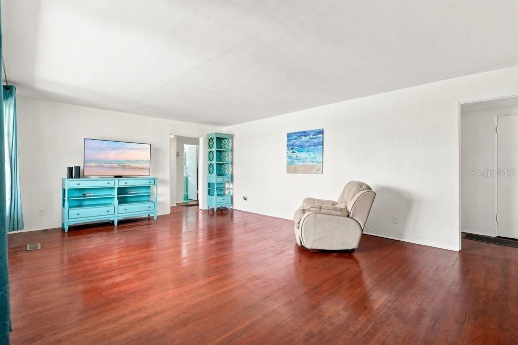 For Sale: $425,000 (4 beds, 2 baths, 1756 Square Feet)