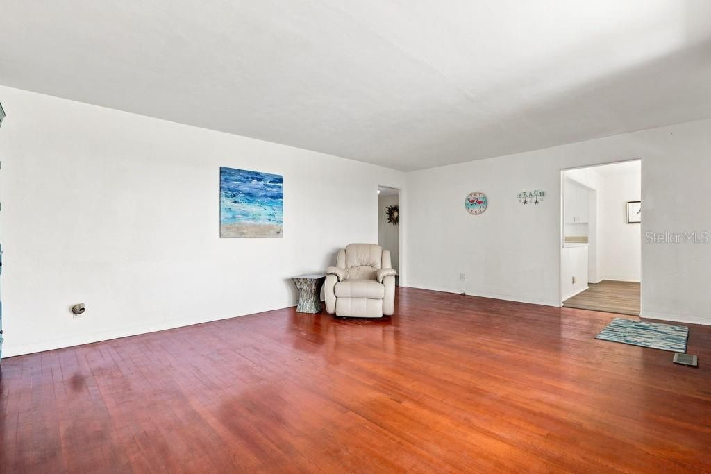 For Sale: $425,000 (4 beds, 2 baths, 1756 Square Feet)