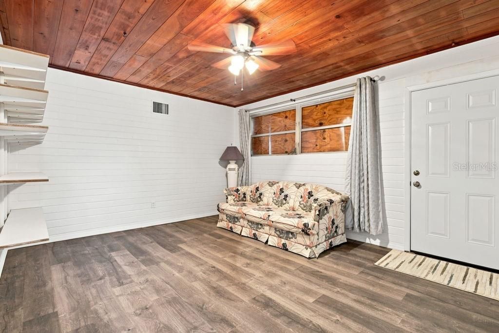 For Sale: $425,000 (4 beds, 2 baths, 1756 Square Feet)