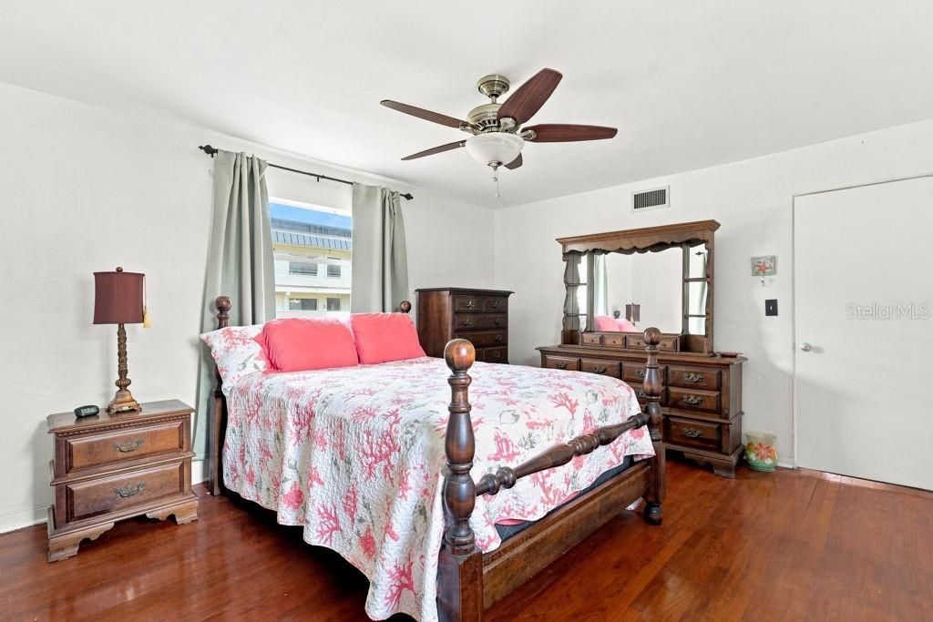 For Sale: $425,000 (4 beds, 2 baths, 1756 Square Feet)