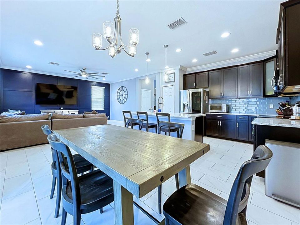 En Venta: $499,900 (3 camas, 2 baños, 2143 Pies cuadrados)