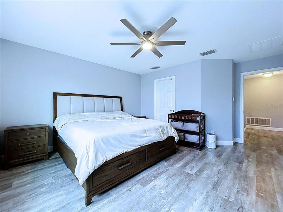 En Venta: $499,900 (3 camas, 2 baños, 2143 Pies cuadrados)