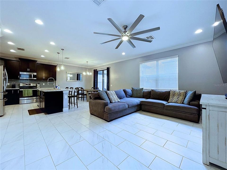 En Venta: $499,900 (3 camas, 2 baños, 2143 Pies cuadrados)
