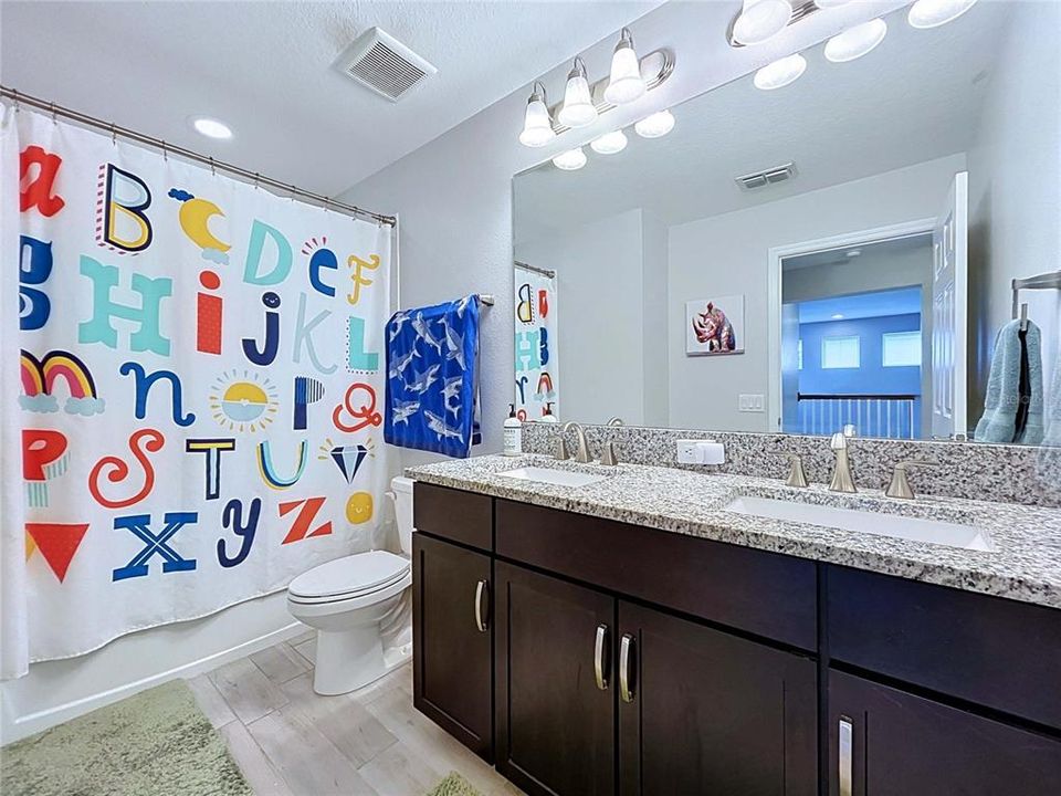 En Venta: $499,900 (3 camas, 2 baños, 2143 Pies cuadrados)