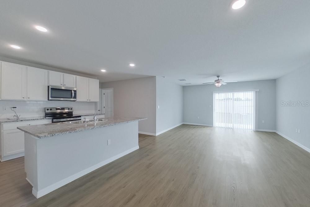 For Rent: $2,495 (5 beds, 3 baths, 2370 Square Feet)