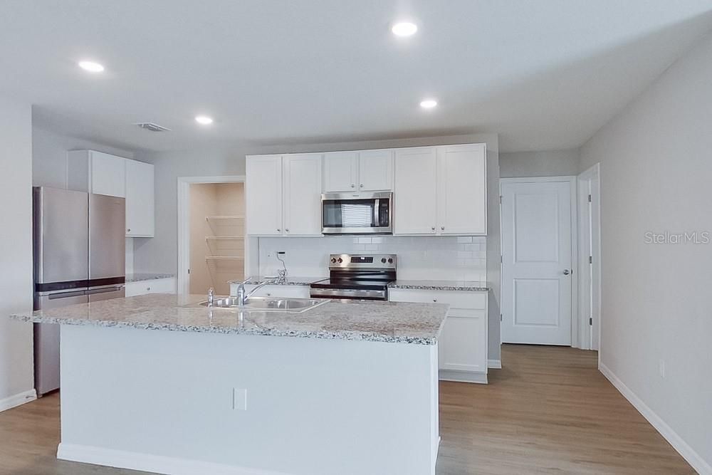 For Rent: $2,495 (5 beds, 3 baths, 2370 Square Feet)