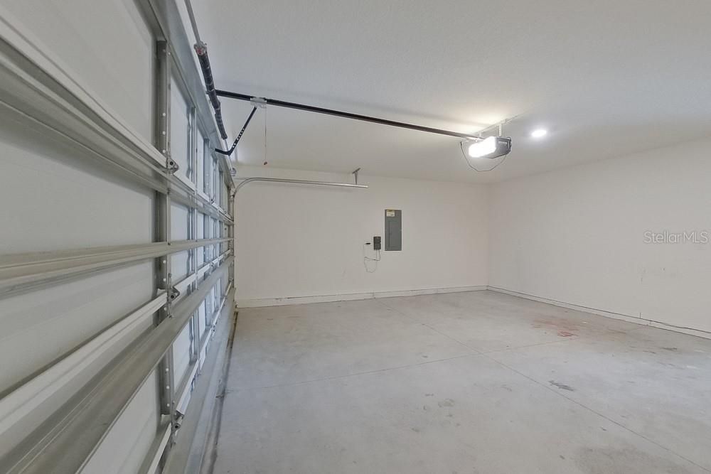 For Rent: $2,495 (5 beds, 3 baths, 2370 Square Feet)