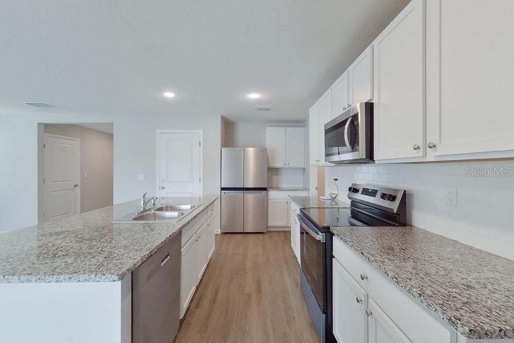 For Rent: $2,495 (5 beds, 3 baths, 2370 Square Feet)