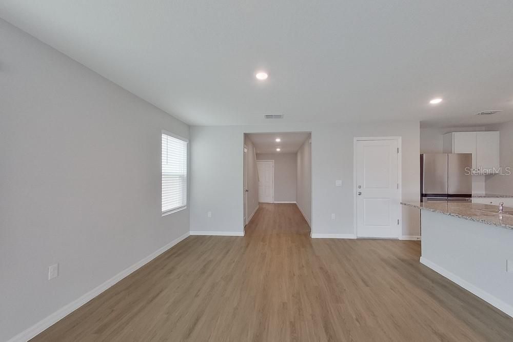 For Rent: $2,495 (5 beds, 3 baths, 2370 Square Feet)