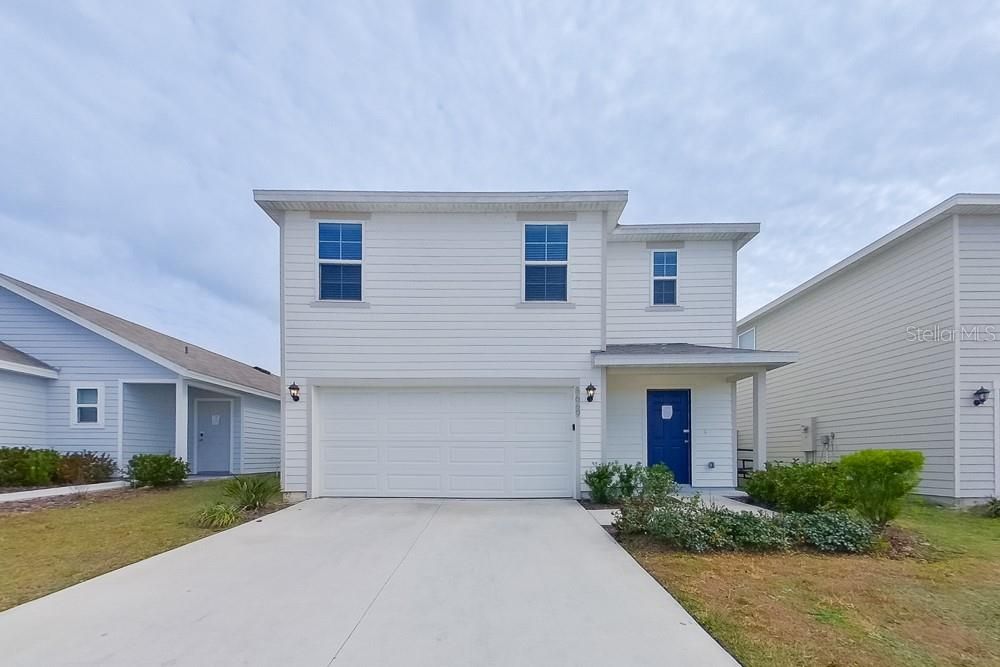 For Rent: $2,495 (5 beds, 3 baths, 2370 Square Feet)