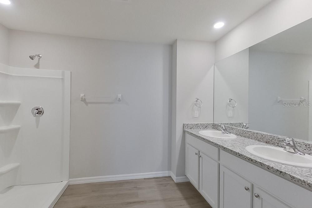 For Rent: $2,495 (5 beds, 3 baths, 2370 Square Feet)