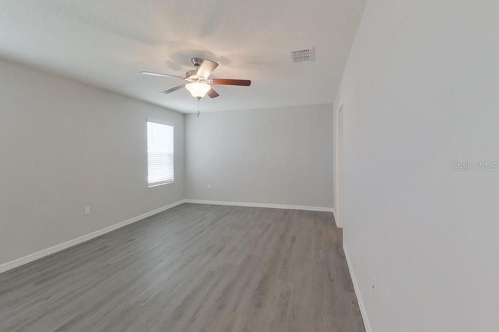 For Rent: $2,495 (5 beds, 3 baths, 2370 Square Feet)