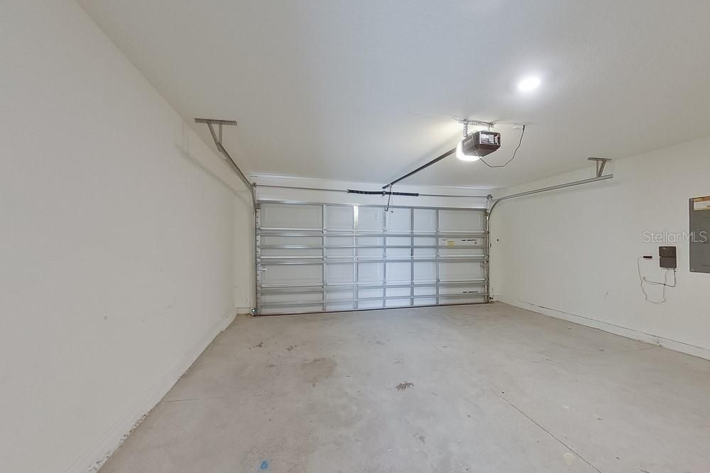For Rent: $2,495 (5 beds, 3 baths, 2370 Square Feet)