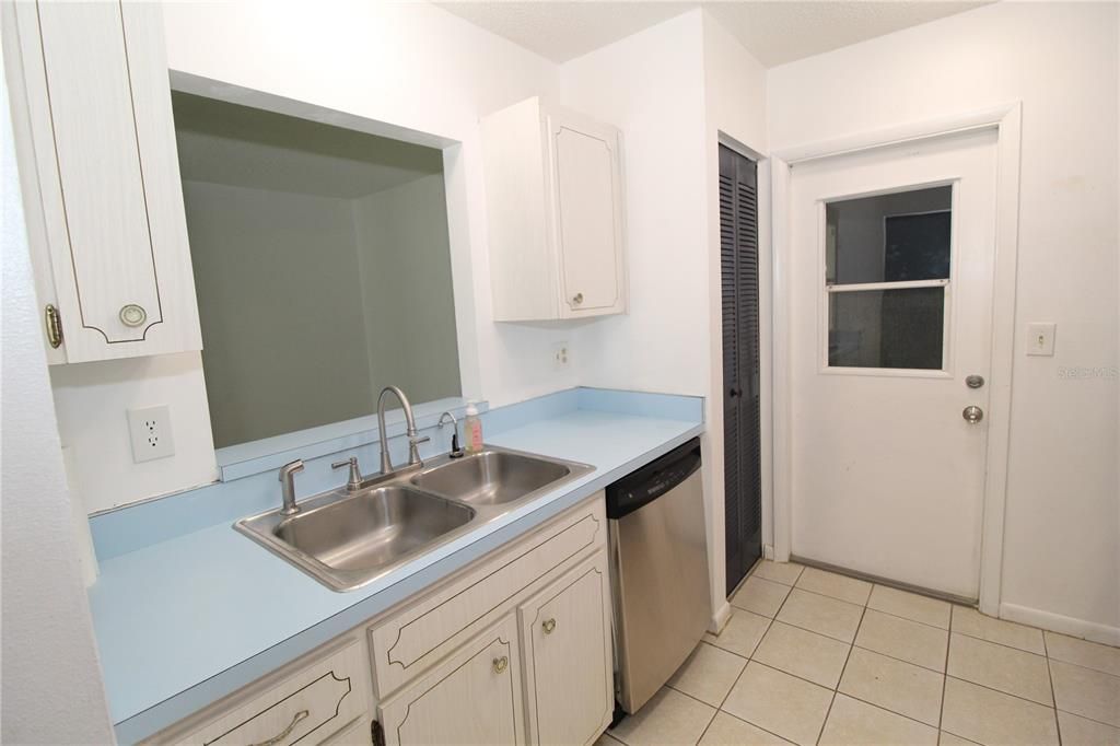 В аренду: $1,600 (2 спален, 2 ванн, 1141 Квадратных фут)