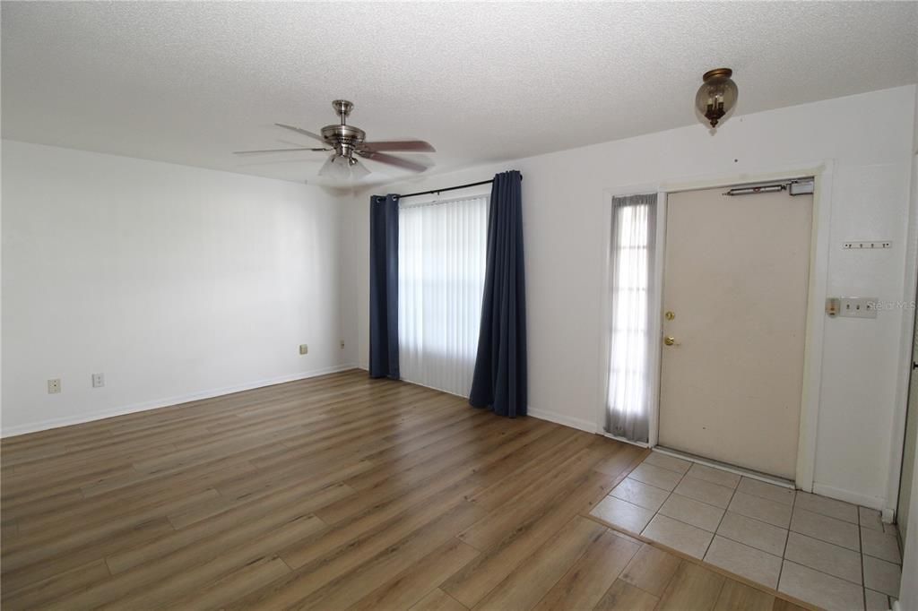 В аренду: $1,600 (2 спален, 2 ванн, 1141 Квадратных фут)