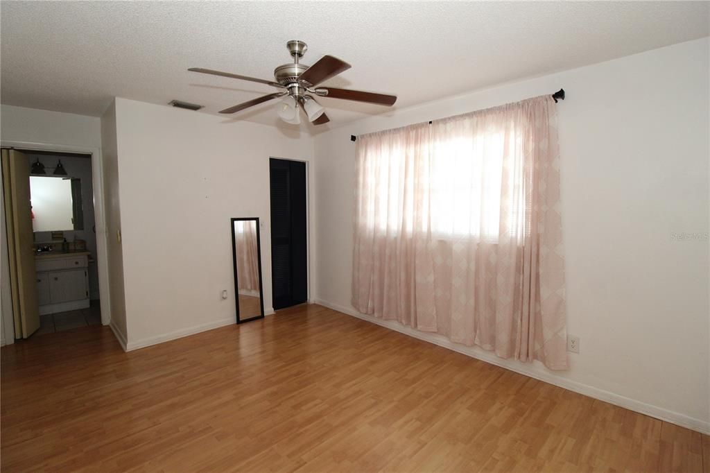 В аренду: $1,600 (2 спален, 2 ванн, 1141 Квадратных фут)