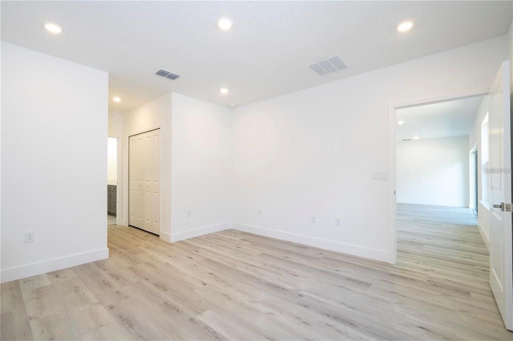 For Sale: $465,000 (4 beds, 2 baths, 1861 Square Feet)