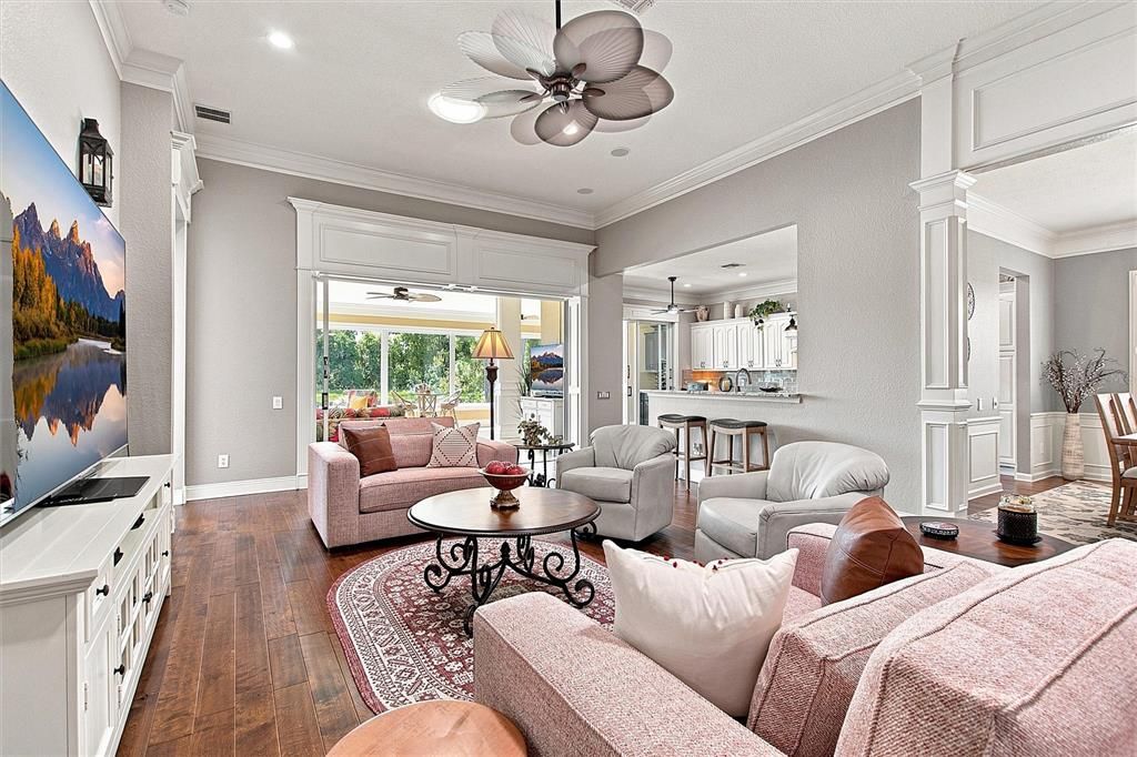 For Sale: $550,000 (3 beds, 2 baths, 2737 Square Feet)