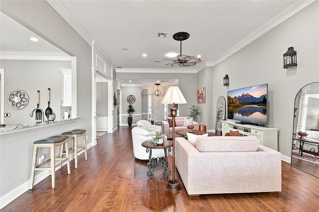For Sale: $550,000 (3 beds, 2 baths, 2737 Square Feet)