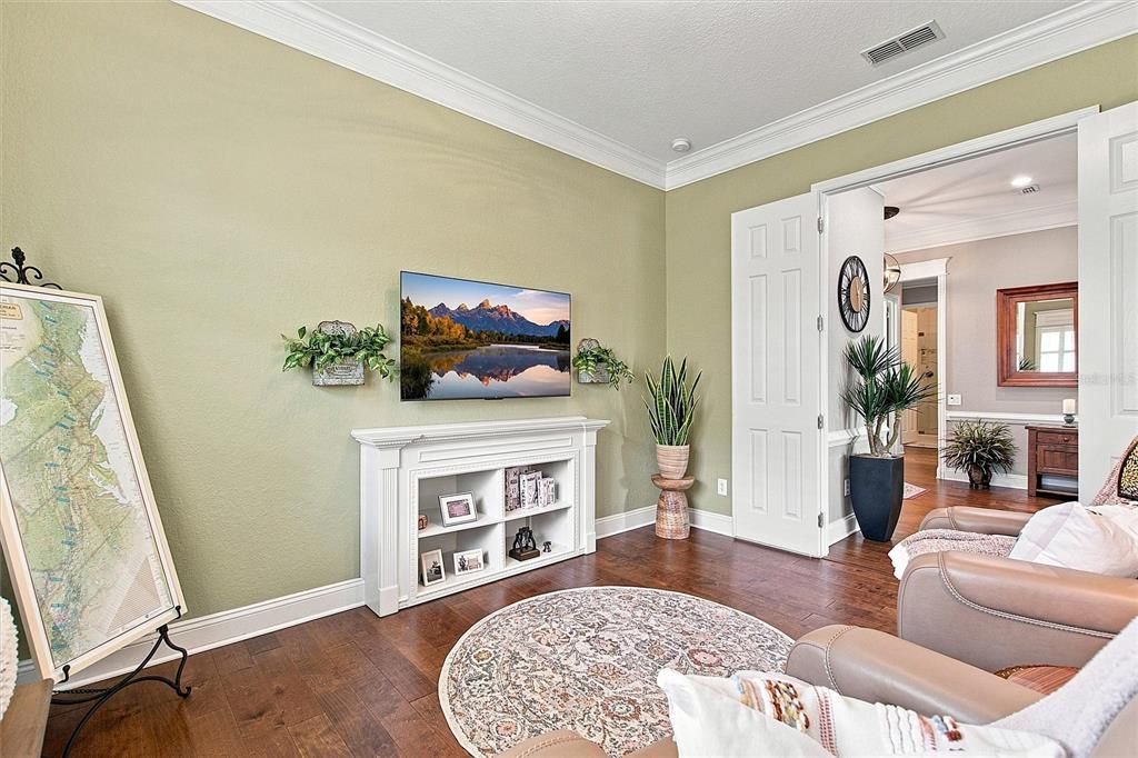 For Sale: $550,000 (3 beds, 2 baths, 2737 Square Feet)