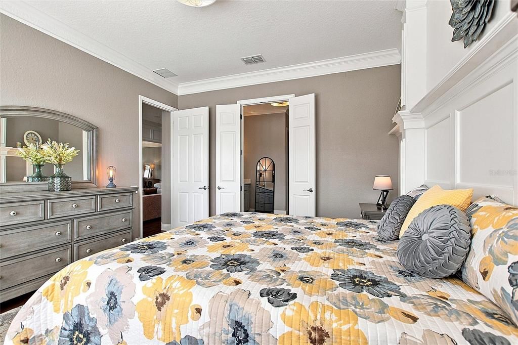 For Sale: $550,000 (3 beds, 2 baths, 2737 Square Feet)