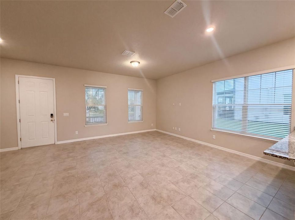 For Sale: $323,000 (3 beds, 2 baths, 1779 Square Feet)