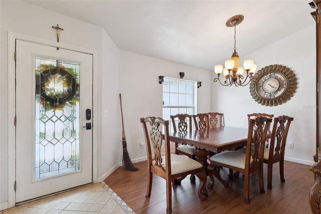 For Sale: $325,000 (3 beds, 2 baths, 1676 Square Feet)