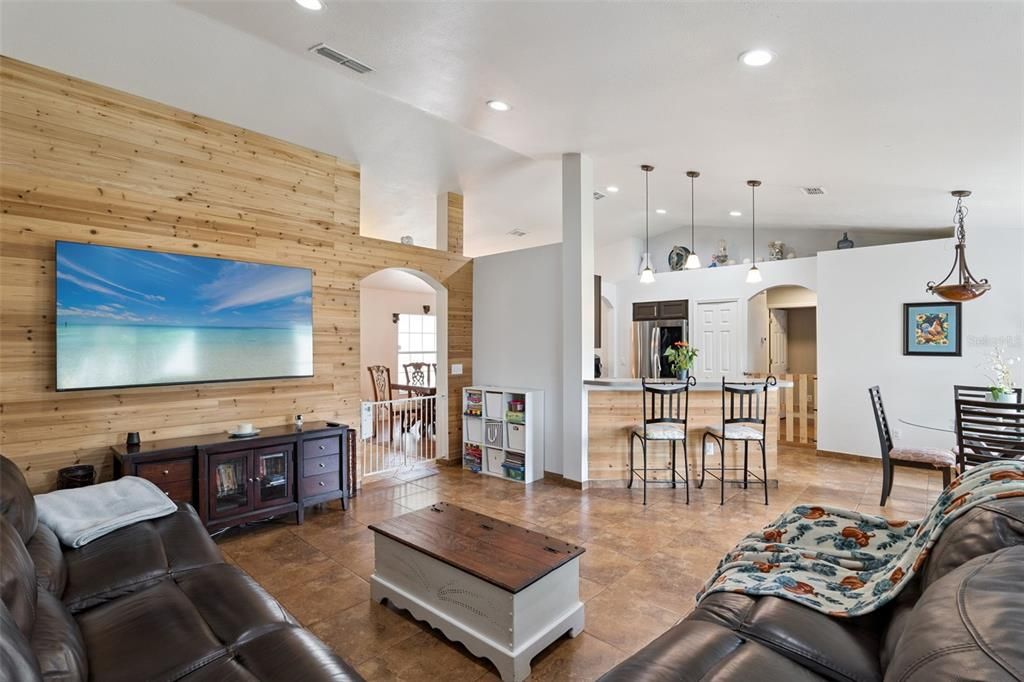 For Sale: $325,000 (3 beds, 2 baths, 1676 Square Feet)