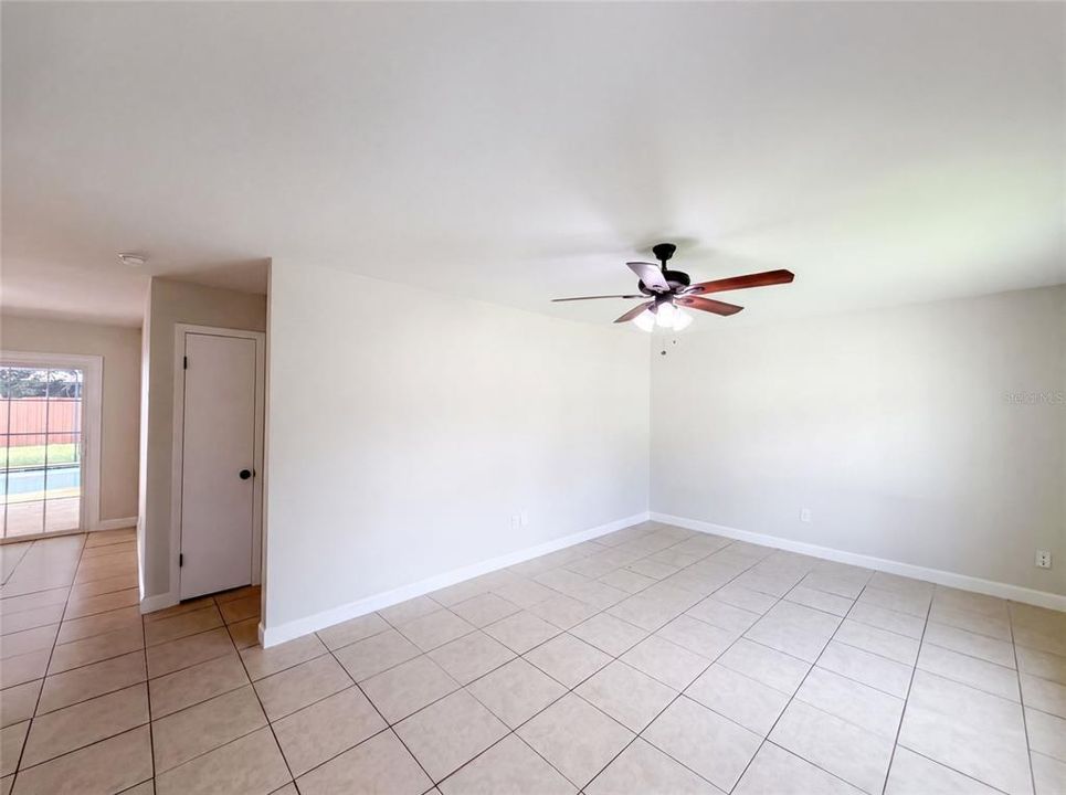 En Venta: $245,000 (2 camas, 2 baños, 918 Pies cuadrados)