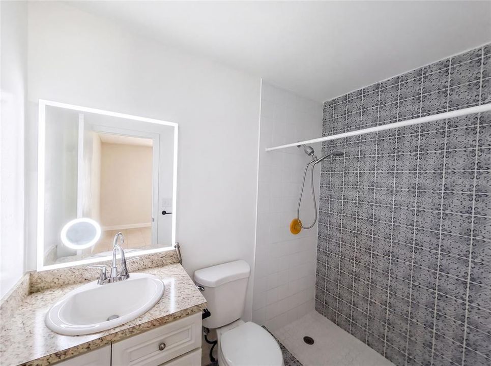 En Venta: $245,000 (2 camas, 2 baños, 918 Pies cuadrados)