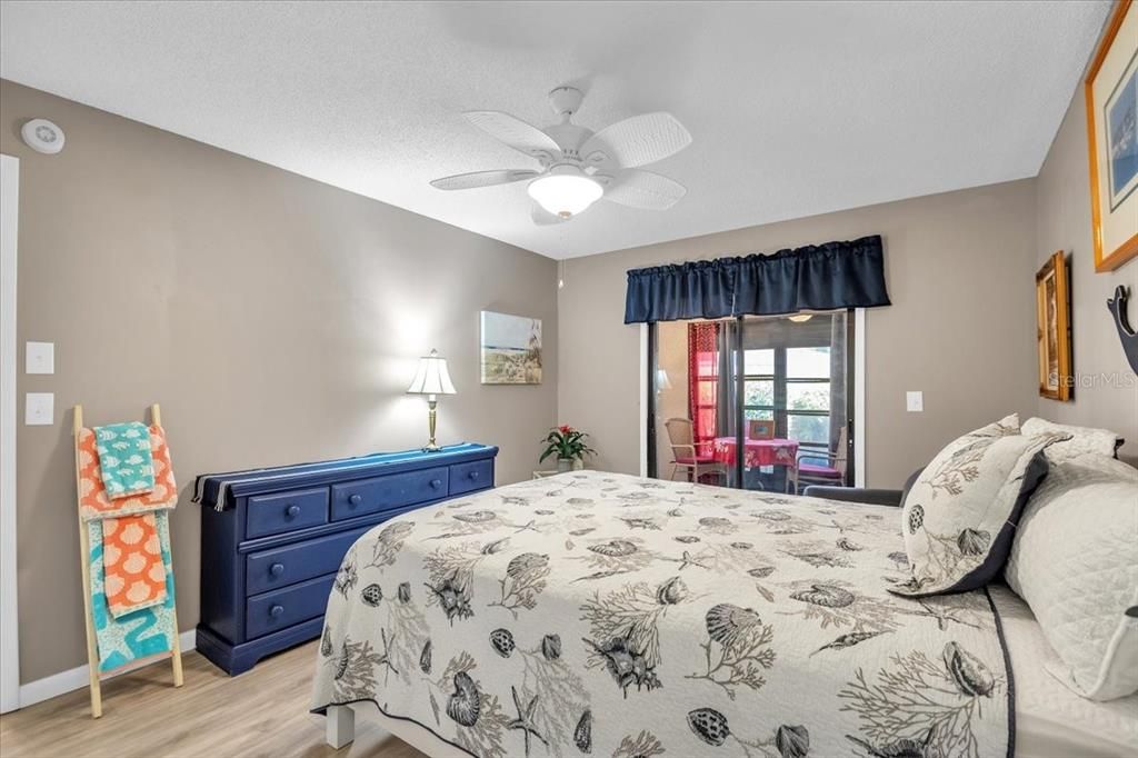 For Sale: $239,500 (2 beds, 2 baths, 1179 Square Feet)