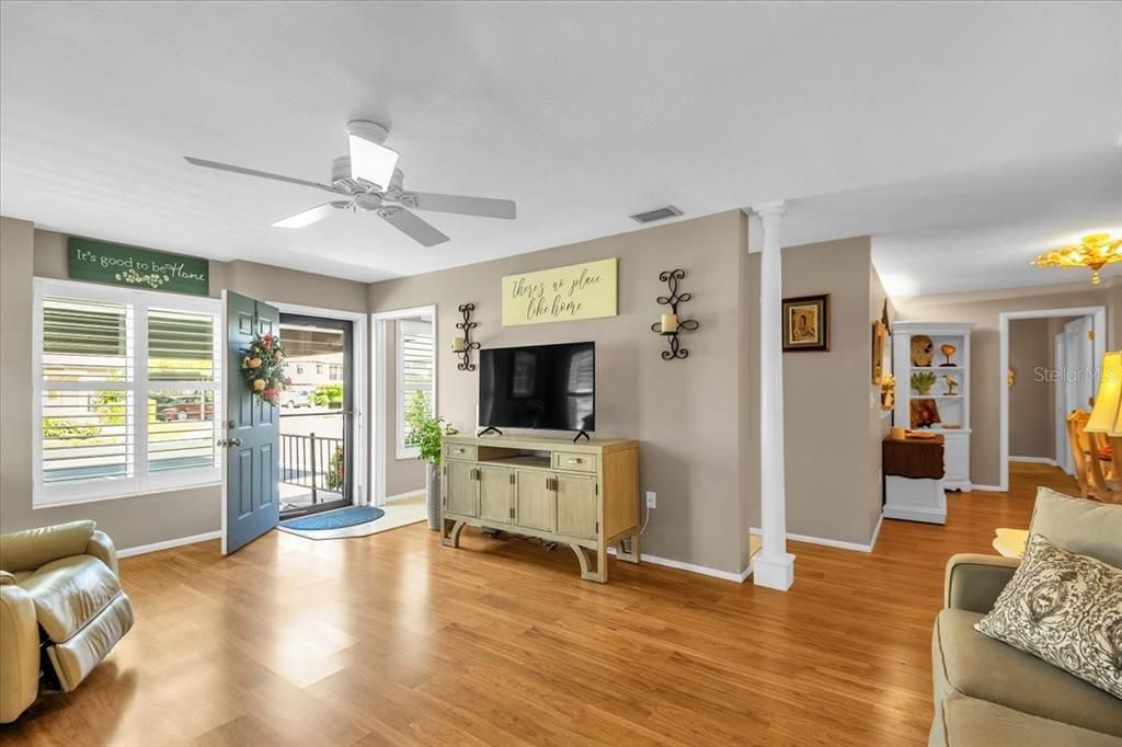 For Sale: $239,500 (2 beds, 2 baths, 1179 Square Feet)