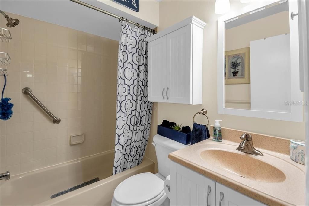 For Sale: $239,500 (2 beds, 2 baths, 1179 Square Feet)