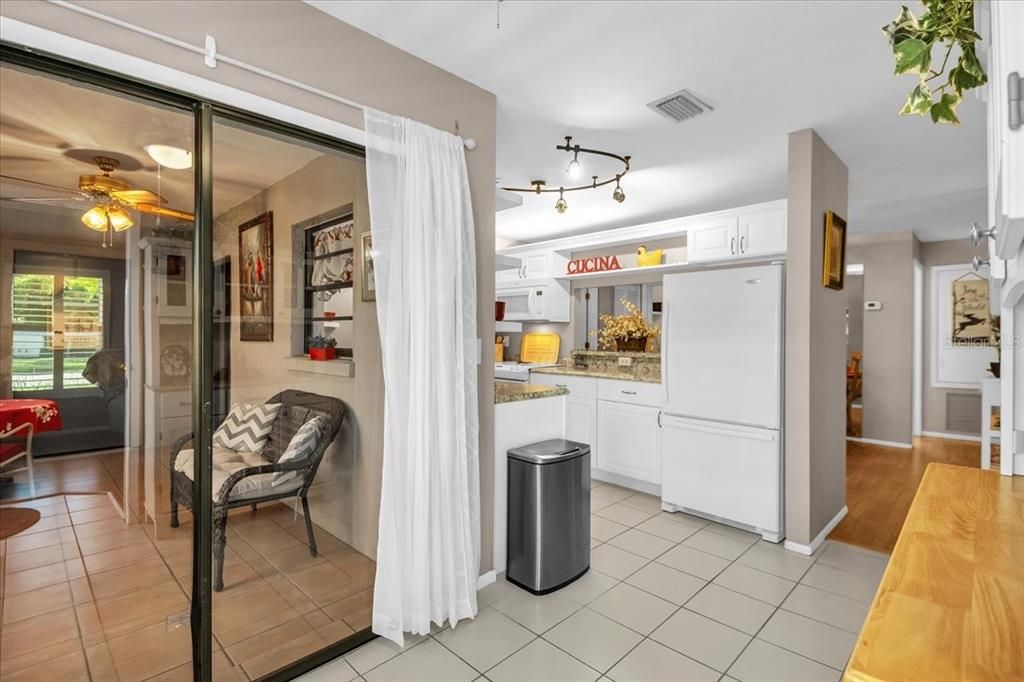 For Sale: $239,500 (2 beds, 2 baths, 1179 Square Feet)