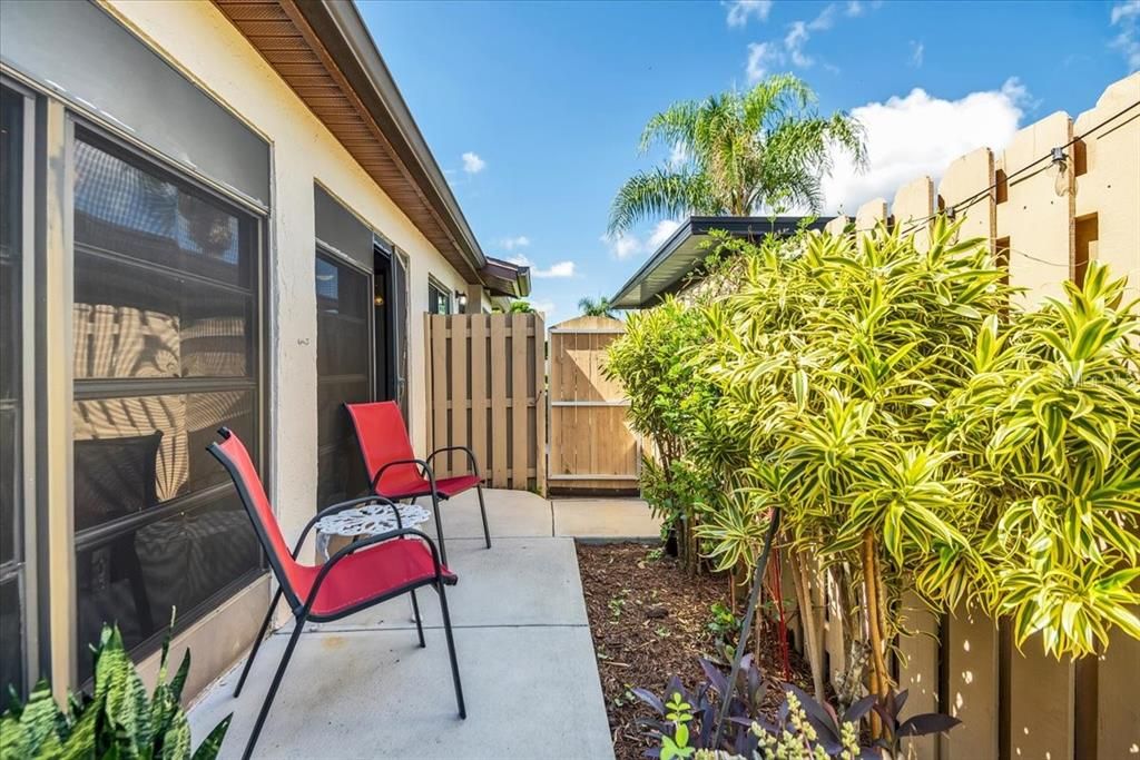 For Sale: $239,500 (2 beds, 2 baths, 1179 Square Feet)