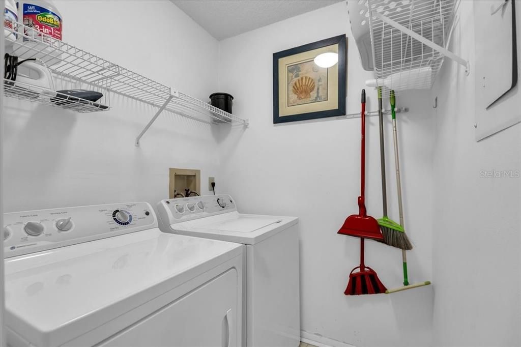 For Sale: $239,500 (2 beds, 2 baths, 1179 Square Feet)