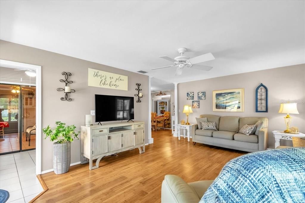 For Sale: $239,500 (2 beds, 2 baths, 1179 Square Feet)