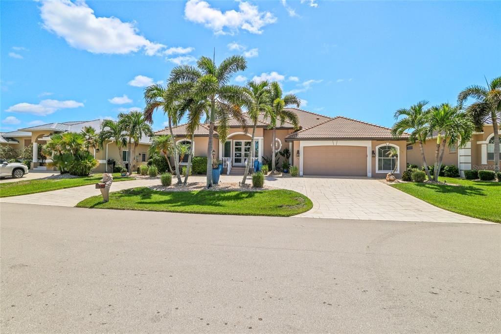 For Sale: $1,225,000 (3 beds, 2 baths, 2478 Square Feet)